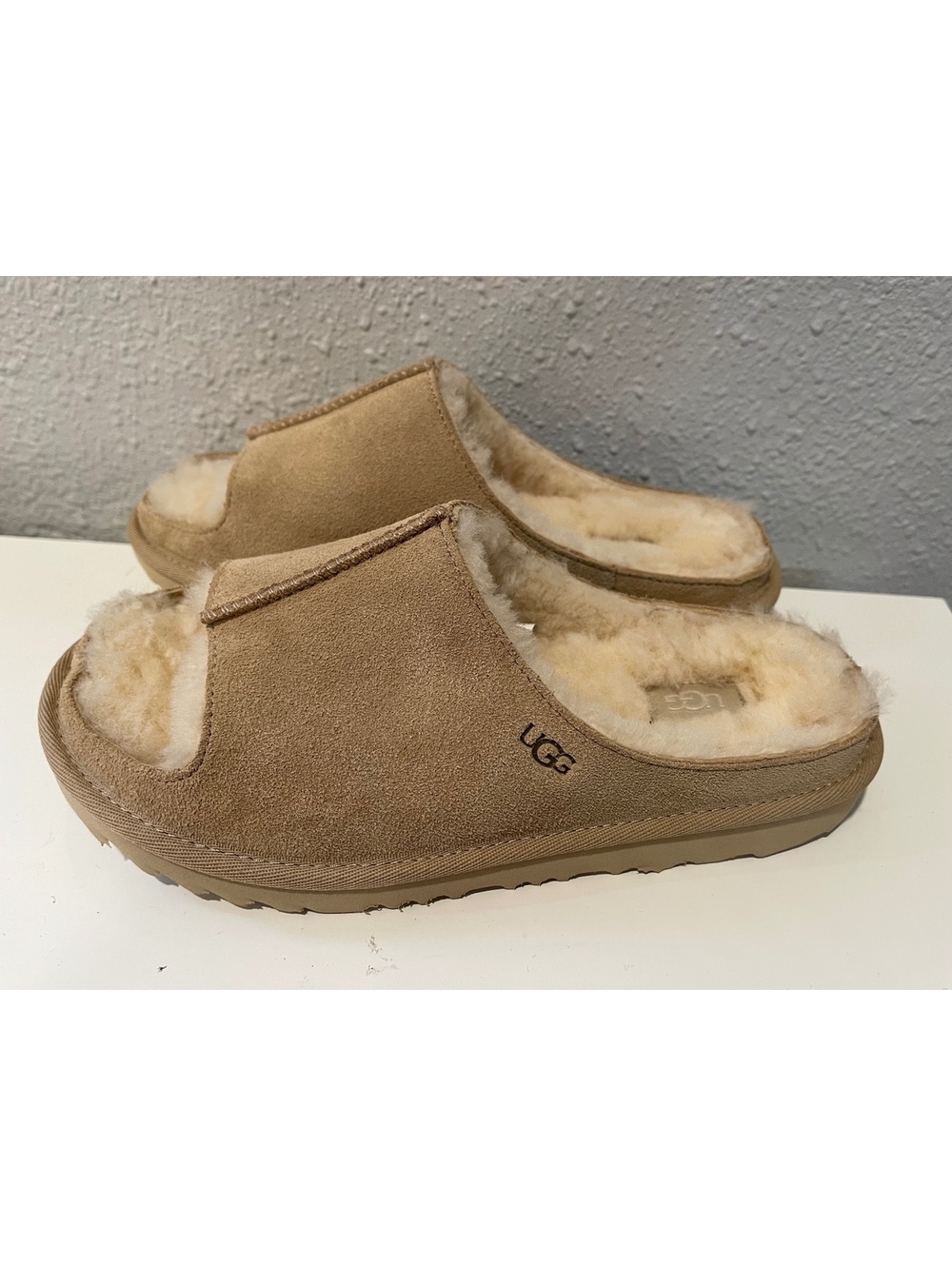 UGG Women's Cozy Tan Suede Shearling Slippers Size 8